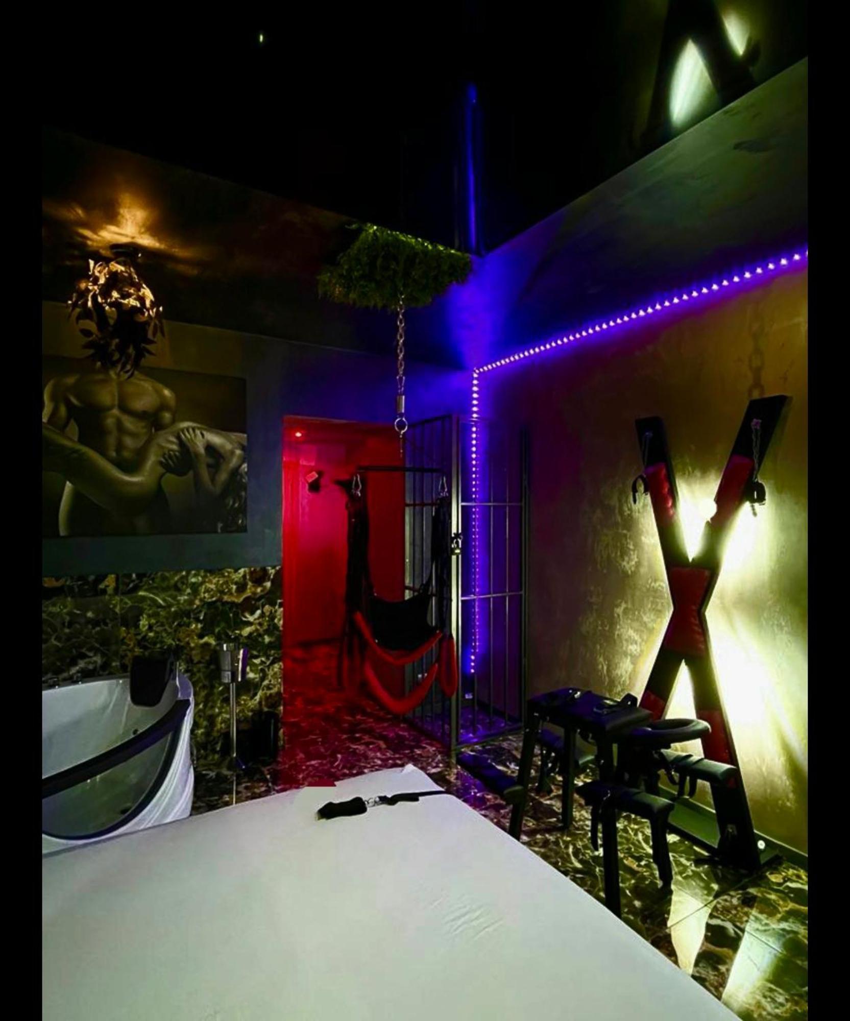 Love Room Homestay *